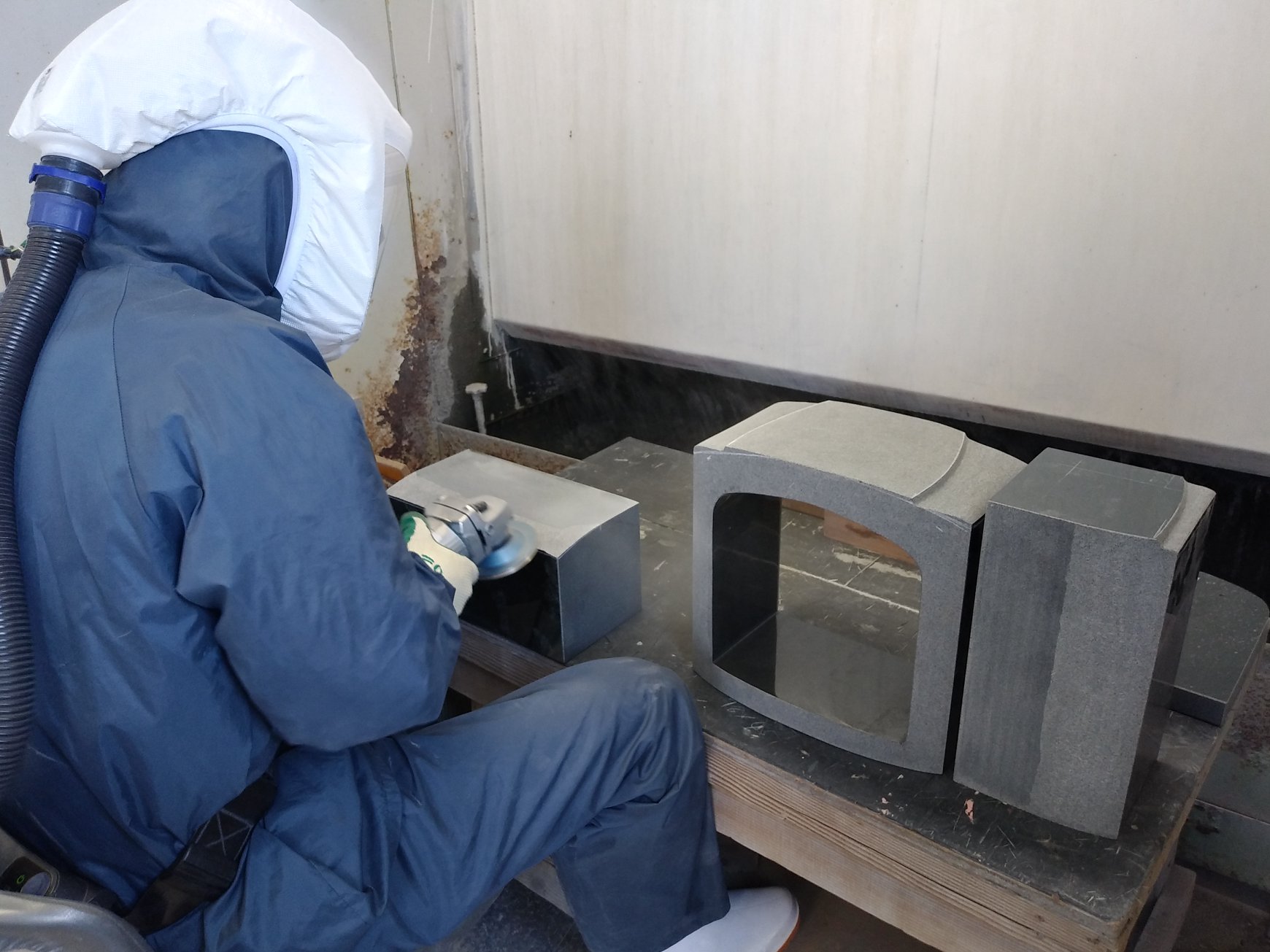 一生モノの技術を、石に刻む